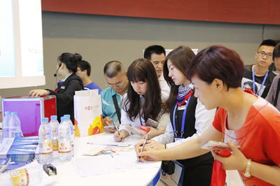 廣東省省長(zhǎng)朱小丹視察金交會(huì) 誠(chéng)匯通首日參展受矚目