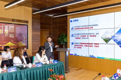 加強(qiáng)資源對(duì)接，探索合作新機(jī)——外國(guó)經(jīng)貿(mào)機(jī)構(gòu)代表團(tuán)走進(jìn)上海楊浦